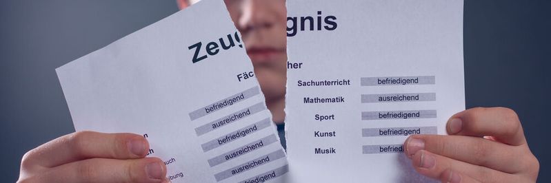 Schluss mit Papier: Ziel der Testphase ist es, einen digitalen Nachfolger des klassischen Zeugnisses bereitzustellen(©  mpix-foto – stock.adobe.com)