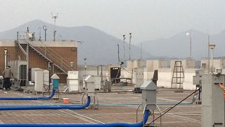 Die Messungen für das RACE-Projekt werden am nördlichen Stadtrand von Peking durchgeführt. Im Einsatz ist auch ein laserinduziertes Fluoreszenzspektroskop (LIF). (Bild: Xin Li/Forschungszentrum Jülich)