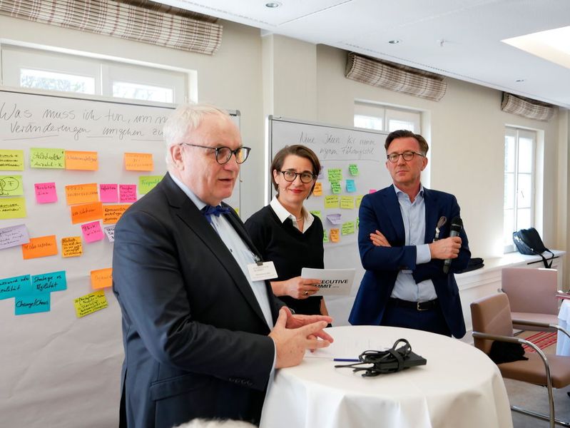 Grundlagen für eine spannende Diskussionsrunde, wie sich Bund und Länder gemeinsam mit der Wirtschaft schlagkräftig aufstellen können.  (Vogel IT-Medien GmbH)