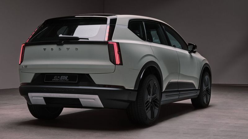 Die Radhäuser sind bei der Cross-Country-Variante markanter ausgestellt. (Bild: Volvo)