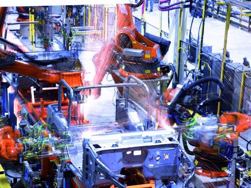 Ein wichtiger Treiber und Abnehmer für Automatisierungstechniken ist die Automobilindustrie. Bild: Kuka (Archiv: Vogel Business Media)