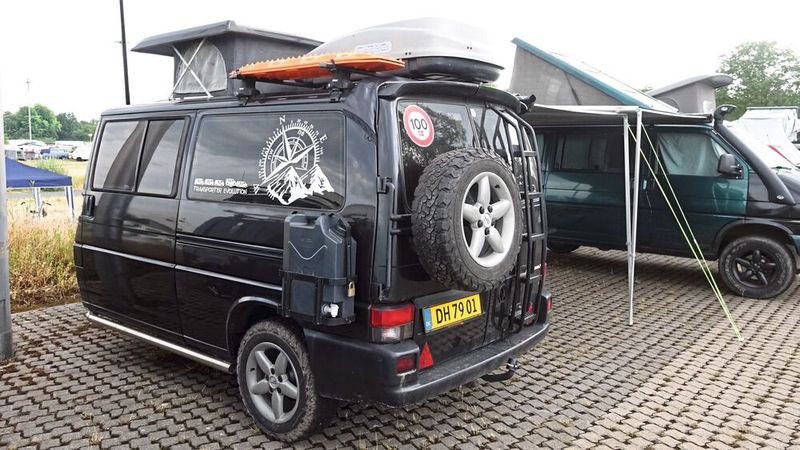 So mancher Bus, zumindest von hinten betrachtet, stellte sich bei näherer Betrachtung nur als ehemaliger solcher heraus. (Bild: Dominsky – VCG)