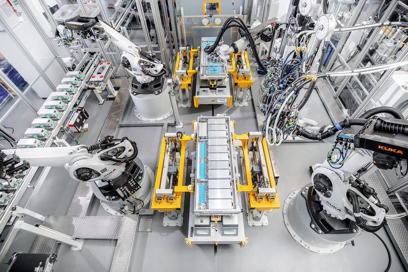 Kuka realisiert in Zusammenarbeit mit Webasto eine der modernsten Produktionsanlagen für Batteriesysteme.  (Webasto SE)