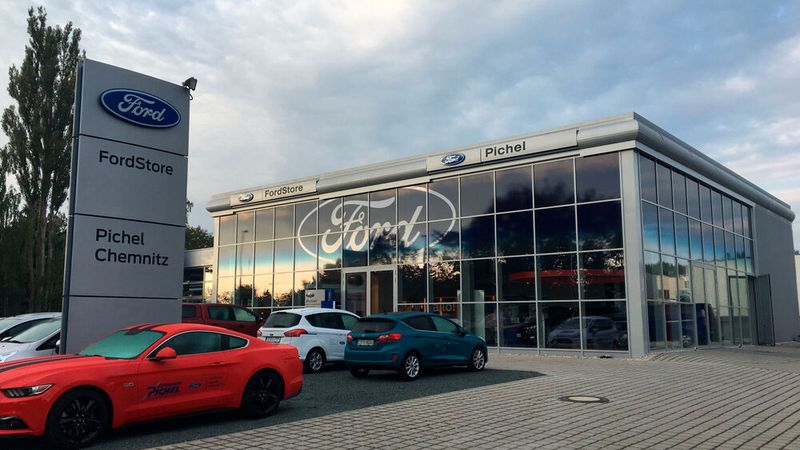 Der Werkstattbetrieb im Chemnitzer Ford-Store wird trotz Insolvenz fortgeführt. Wie es im Verkauf weitergeht, steht noch nicht final fest.(Bild:  Autohaus Pichel)