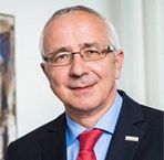 Titel, Name: Dr. Joachim Waldi   Geburtsjahr, -ort: 1959 in Bremen  Funktion: Mitglied der Geschäftsführung  Firma: Currenta GmbH & Co. OHG    Ausbildung:  Chemiestudium an der Universität Heidelberg,  1989: Promotion  Berufliche Laufbahn: 1989-1991: Laborleiter in der Forschung des damaligen Geschäftsbereiches Kautschuk bei der Bayer AG 1991-1992: Referent der Forschungsleitung im Geschäftsbereich Kautschuk 1992-1994: Leiter der Bereiche Forschung, Entwicklung und technisches Marketing für Latices für die Papierindustrie im Geschäftsbereich Kautschuk 1994-1997: Leiter der Verfahrensentwicklung 1997-2000: Leiter Produktion und Technik Olefins bei Bayer Inc. Kanada, Sarnia  2000-2003: Bayer AG, Geschäftsbereich Spezialprodukte 2003-2004: verantwortlich für das Ressort Technical Operations und Manufacturing bei der Bayer Chemicals AG 2004-2007: Leiter der Group Function Technical Services bei der LANXESS Deutschland GmbH seit 2007: Geschäftsführer der damaligen Bayer Industry Services GmbH & Co. OHG (jetzt Currenta GmbH & Co, OHG)  (Bild: Currenta)