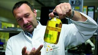 1		Bei Ölproben ist 
eine Dichtemessung 
häufig der erste Schritt zur Charakterisierung. (Archiv: Vogel Business Media)