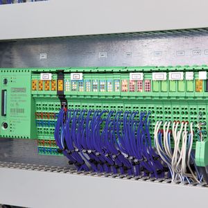 Modulare Inline-Steuerung ILC 350 PN von Phoenix Contact mit Profinet-Schnittstelle