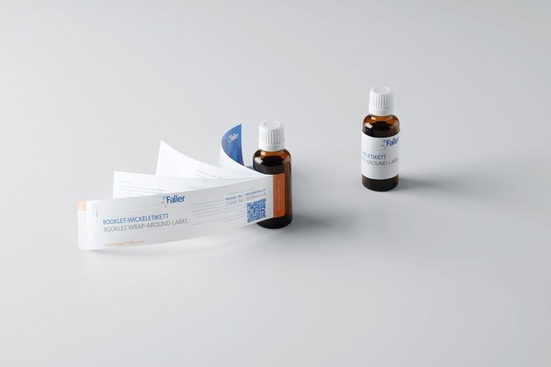 Der Informationsgehalt auf pharmazeutischen Verpackungen steigt – und damit der Bedarf an Kommunikationsfläche. Eine Lösungsmöglichkeit: Mehrlagige Etiketten (August Faller)