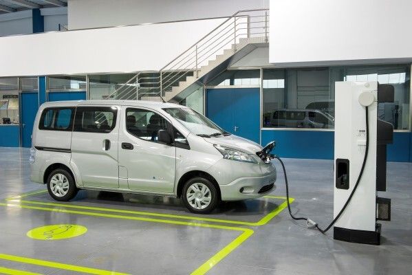 Der elektrische Kleintransporter Nissan e-NV200 verbindet das Beste aus zwei Welten (Nissan)