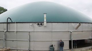 Near completion: The agricultural 500 kW anaerobic digestion plant in Leicester will go into operation in the early spring. (Bild: Weltec Biopower)