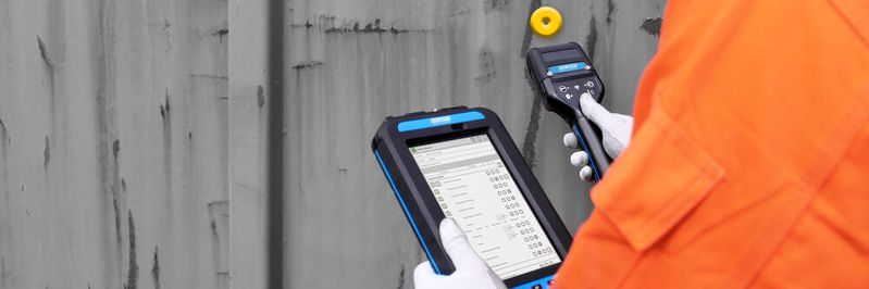 Sobald der Mobile Worker sich in Reichweite eines zweiten oder weiteren Beacons befindet, kann je nach Ortungsverfahren, der Standort relativ genau ermittelt werden. Sogar eine dreidimensionale Ortung ist mit Bluetooth-Beacons möglich. (Bild:  ecom)