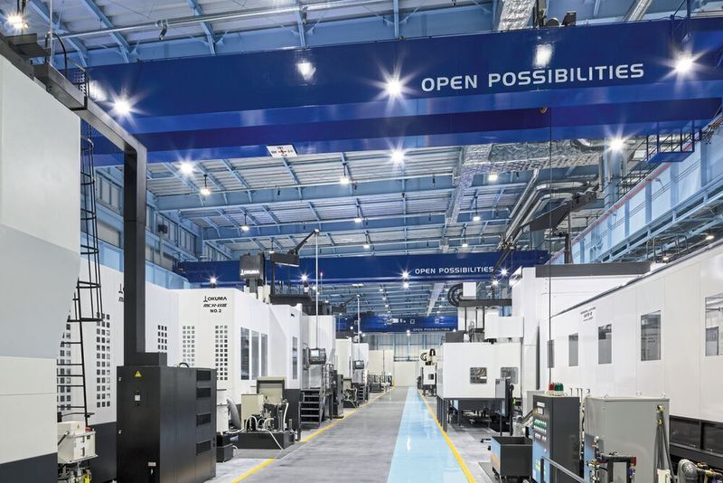 Dream Site 2: Die Smart Factory verwendet hochmoderne Maschinen und das Internet der Dinge, um auch bei großen Produktmixen und kleinen Losgrößen Effizienz auf dem Niveau der Massenfertigung zu erreichen.  (Okuma)