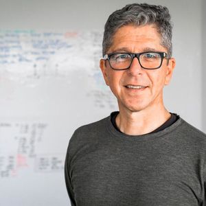 Dr. Christian Neufeld, CEO und Mitbegründer von Tofmotion: „Mit einer Bildrate von bis zu 100 fps sind die 3D-Kameras mit QVGA-Auflösung überdurchschnittlich schnell.“(Bild:  Tofmotion)