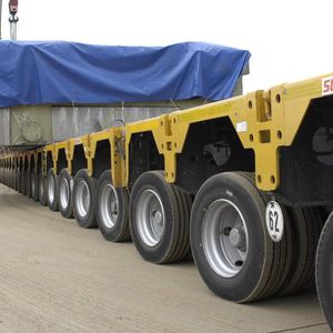 Beladen wog der Spezialtransporter 355 t.