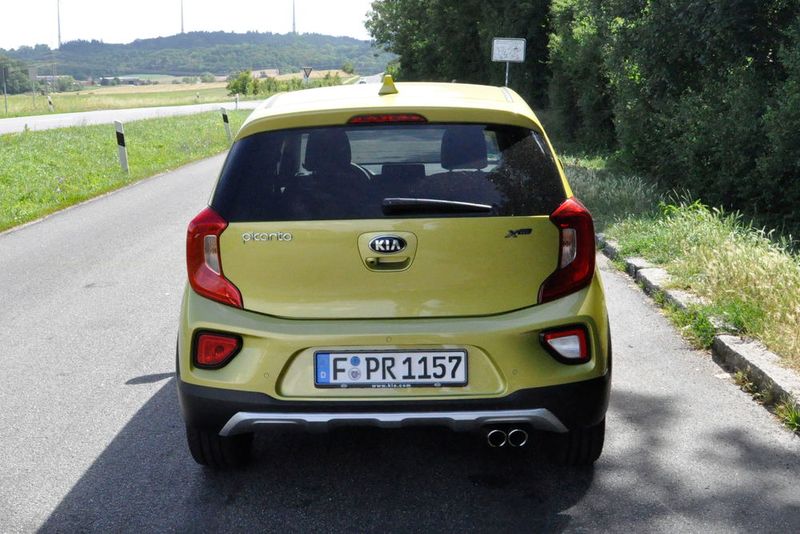 Von der Basisvariante unterscheidet sie sich unter anderem durch einen angedeuteten Unterfahrschutz. (Bild: Simon / »kfz-betrieb«)