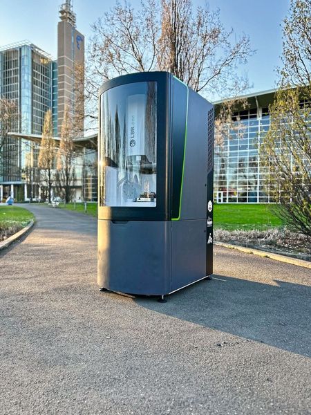 LBR Manufacturing präsentierte seine Fünf-Achs-Fräsmaschine zusammen mit Autodesk auf der Hannover Messe 2026. (Bild: LBR Manufacturing)