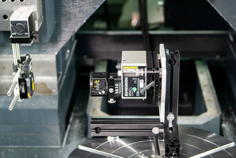 Flexible setup using the XK10 fixturing kit. (Renishaw )
