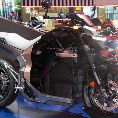Honda hat auf der Eicma mit der WN7 sein erstes E-Motorrad vorgestellt. (Bild: EICMA)
