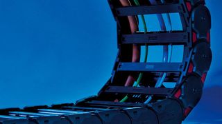 Der Einsatz von Gleitschuhen soll die Lebensdauer der E-Kette auf das bis zu Fünffache verlängern können.  (Murrplastik)