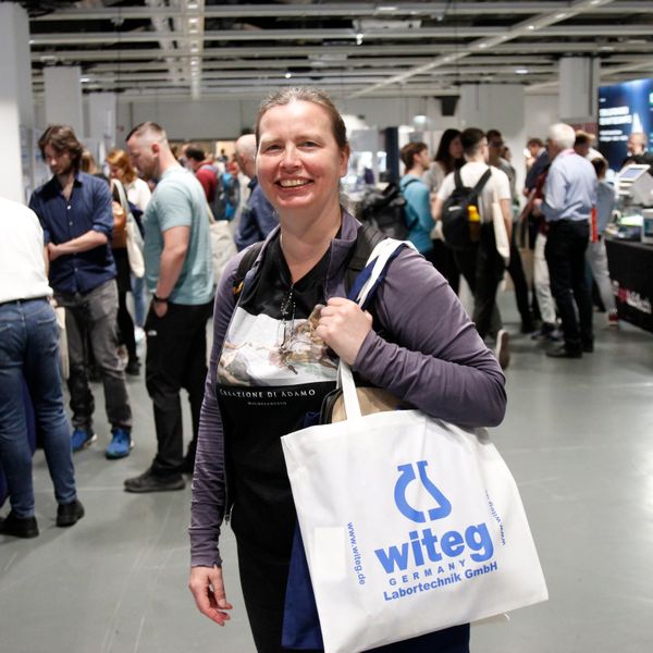 Besucherstimmen der LAB-SUPPLY Wien 2023Tatjana Becker, Valneva:  „Der Vorteil von der LAB-SUPPLY: Sie ist noch recht klein, aber es sind viele Firmen da, mit denen ich hier persönlich reden kann.“   Weitere Infos zu den kommenden LAB-SUPPLY-Messen finden Sie auf www.lab-supply.info.  (LABORPRAXIS, C. Lüttmann)