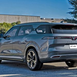 Angetrieben wird das E-Auto von einem 300-kW-Dual-Motor (408 PS), der 640 Newtonmeter Drehmoment liefert.(Bild:  Vinfast)