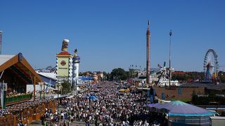 Das größte Volksfest der Welt: Die Münchner Wiesn zieht jedes Jahr Gäste aus aller Welt an (Foto: Wikimedia/Dilankf)