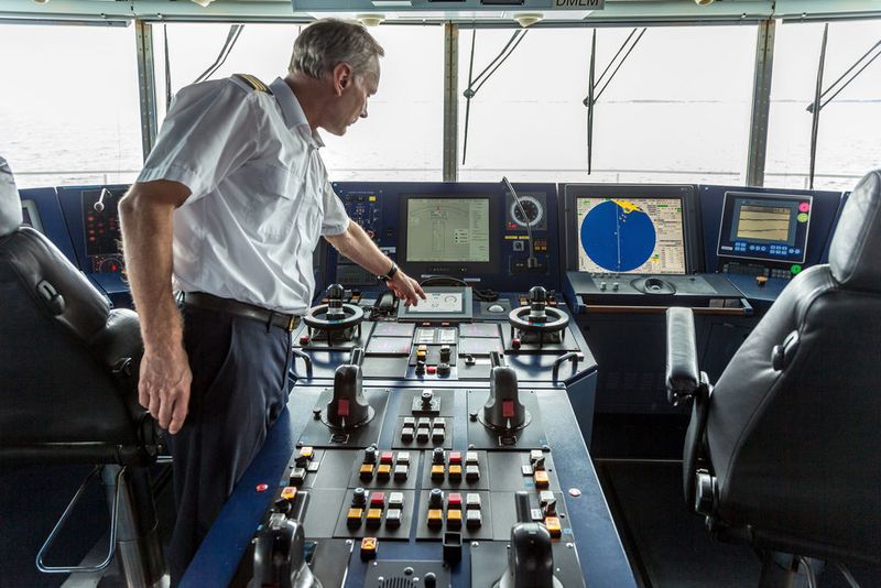 Neben dem Batteriesystem besteht der Hybridantrieb aus Lade- und Entladetechnik sowie der notwendigen Steuerungselektronik von Siemens.  (Siemens)