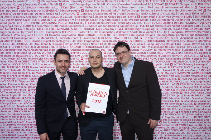 Das Corsair Team (v. l.) Romeo Gramaglia, Yannick Friedsam und Marco Jung, bekam einen Preis für ihre Gamer-Mouse 