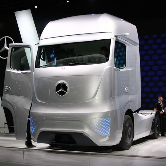 Bereits auf der IAA Nutzfahrzeuge 2014 zeigte Mercedes mit dem „Future Truck“ die Vision eines selbstfahrenden Lkw.(Foto:  ampnet)