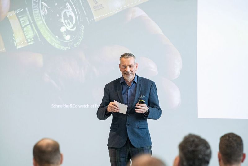 L'invité spécial Alain Schneider, CEO de la marque horlogère Schneider&Co Watch, a clos la journée horlogère avec une présentation traitant de la production de ses montres. (Source : Thomas Entzeroth)