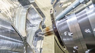 Die Leistung der Ecospeed wird durch den parallelkinematischen Bearbeitungskopf Sprint Z3 optimal ergänzt. (Starrag)