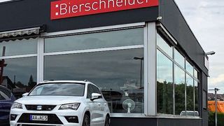 Die Front des bisherigen Autocenters Hüttlingen ziert bereits der Schriftzug „Bierschneider“. (Bierschneider)