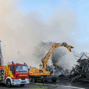 Ersten Schätzungen der Feuerwehr zufolge beläuft sich der entstandene Sachschaden auf mehrere Millionen Euro.(Bild:  picture alliance/dpa | Thomas Warnack)