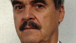 Prof. Dr.-Ing. Willfried Lori referiert auf dem 1. Anwendertreff Verbindungstechnik im Leichtbau am 13. Mai 2014 im VCC Würzburg. (Bild: Westssächsische Hochschule Zwickau)