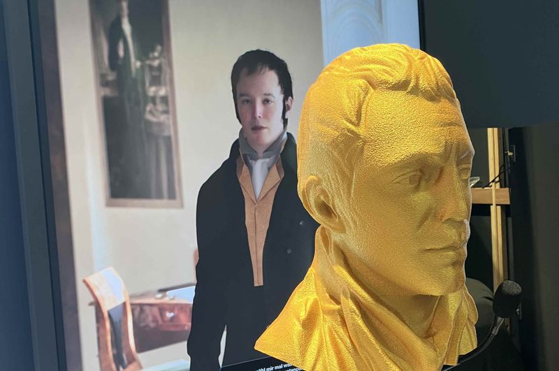 Am Fraunhofer-Stand kann man sich auch mit dem Namensgeber der Gesellschaft Joseph von Fraunhofer (1787-1826) unterhalten - zumindest mit seinem Avatar. (Bild: M. Zwettler/VCG)