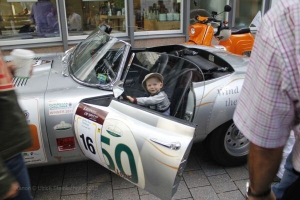 Bertha Benz Challenge 2012, 2. Tag: Ankunft der Teilnehmer auf dem Marktplatz in Pforzheim (Bild: Ulrich Steinlechner)