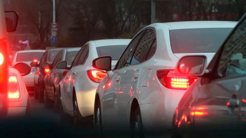 Laut einer Studie der Denkfabrik Agora Verkehrswende ist das Berufspendeln in Deutschland für rund ein Fünftel des Personenverkehrs verantwortlich. Laut einer Studie der Denkfabrik Agora Verkehrswende ist das Berufspendeln in Deutschland für rund ein Fünftel des Personenverkehrs verantwortlich.