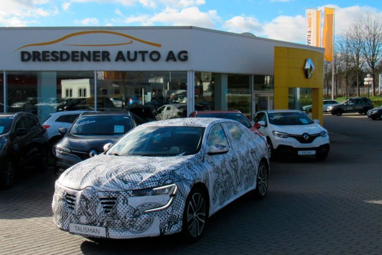 Der Renault Talisman – getarnt als Erlkönig – sorgte für Aufregung und Spekulationen in Dresden. (Foto: Dresdener Auto)