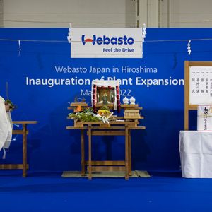 Shinto-Zeremonie anlässlich der Werkserweiterung am Standort Hiroshima.(Bild:  Webasto)