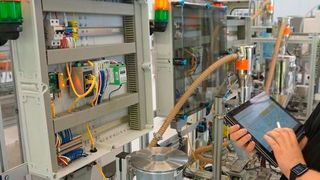 Künstliche Intelligenz macht‘s möglich: Der moderne Automatisierer „programmiert“ ohne Programmcode. (Centrum Industrial IT (CIIT))