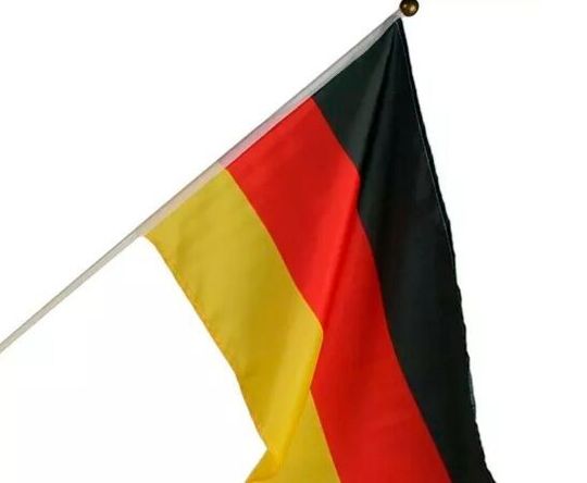 Wenn es um die Exporte geht, dann sinkt Deutschlands Fahne derzeit ...(Bild:  Flaggomat)