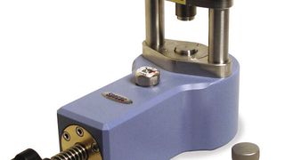 Die Minilaborpresse für die Herstellung von KBr-Presslingen. (Bild: L.O.T. Oriel)