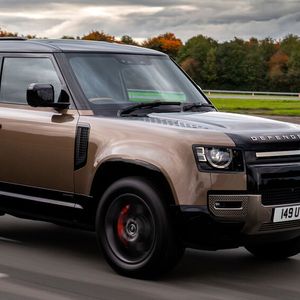 (Land Rover)
