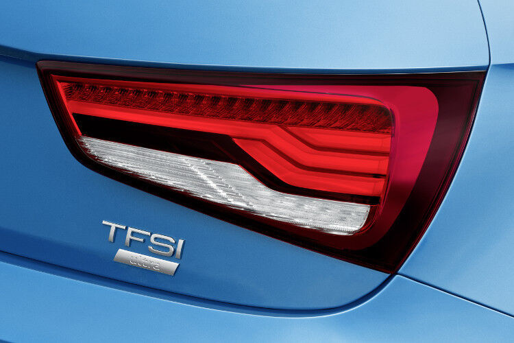 LED-Rückleuchten charakterisieren das markante Erscheinungsbild des Kleinsten. (Foto: Audi)