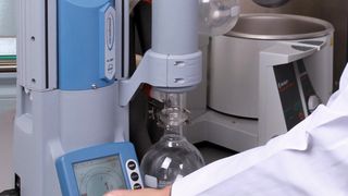 Chemie-Vakuumpumpstand PC 3001 Variopro (Bild: Vacuubrand)