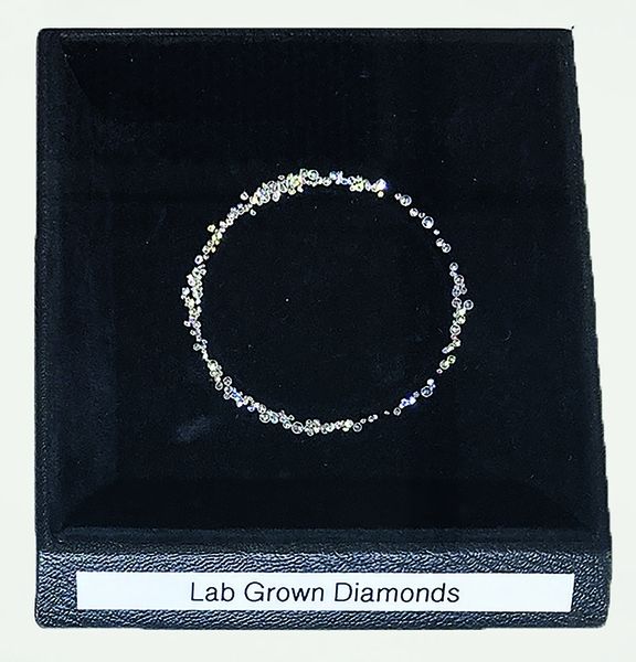 À l'œil nu, une fois poli et taillé, il est impossible de différencier les diamants synthétiques des diamants naturels. (Source : Marina Hofstetter)