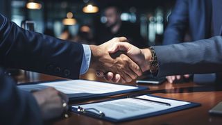 Bei Verhandlungen, in denen es um hohe Einsätze geht, sollten unbedingt die richtigen Rahmenbedingungen geschaffen werden. (Bild: © Ilja - stock.adobe.com)