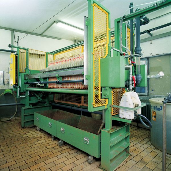 Chamber filter press with an air-operated double-diaphragm pump, like the high pressure AODD pumps of  Almatec’s AHD series. (Almatec)