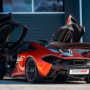 Für diesen 2014er McLaren P1 (20.000 km) ruft der Luxusautospezialist Esser in Aachen 1,35 Mio. Euro auf.(Bild:  Mobile.de)