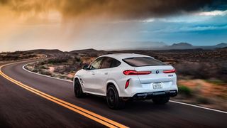 BMW schickt die Powervarianten von X5 und X6 ins Rennen. (Bild: BMW)
